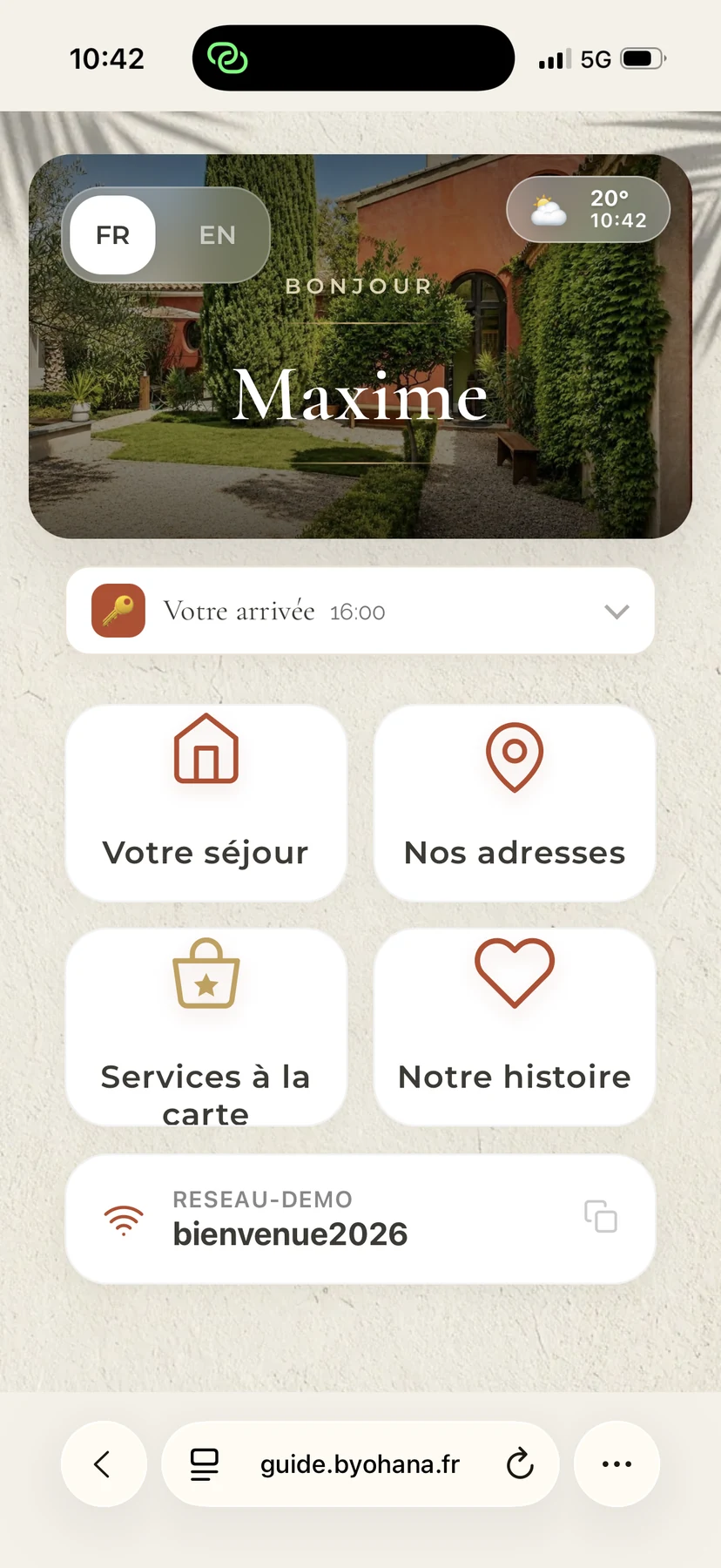 Accueil d’un guide ByOhana sur téléphone, avec arrivée, séjour, adresses, services et Wi-Fi